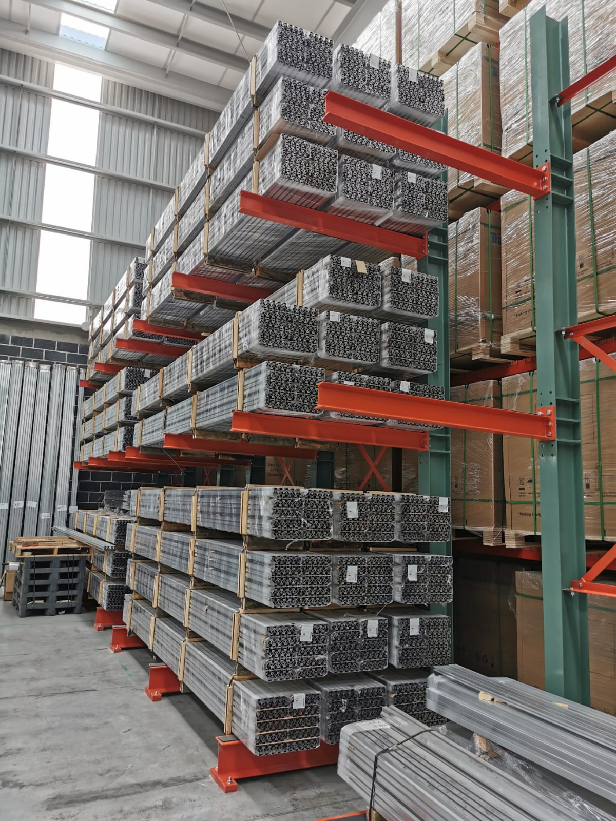 Stocker: Sistema Cantilever